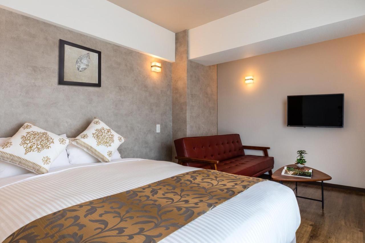 Mr Kinjo 万座ビーチ前 Lejlighedshotel Onna Eksteriør billede