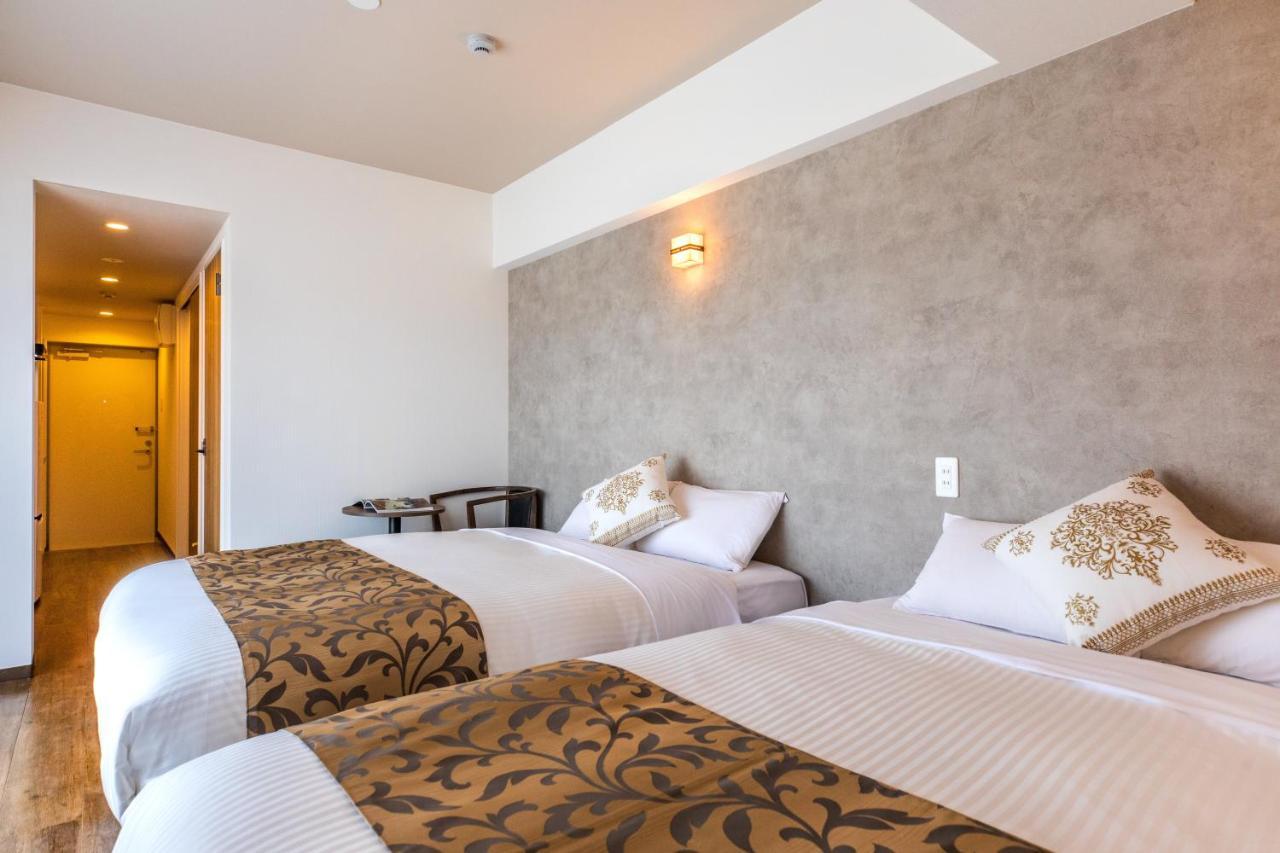 Mr Kinjo 万座ビーチ前 Lejlighedshotel Onna Eksteriør billede